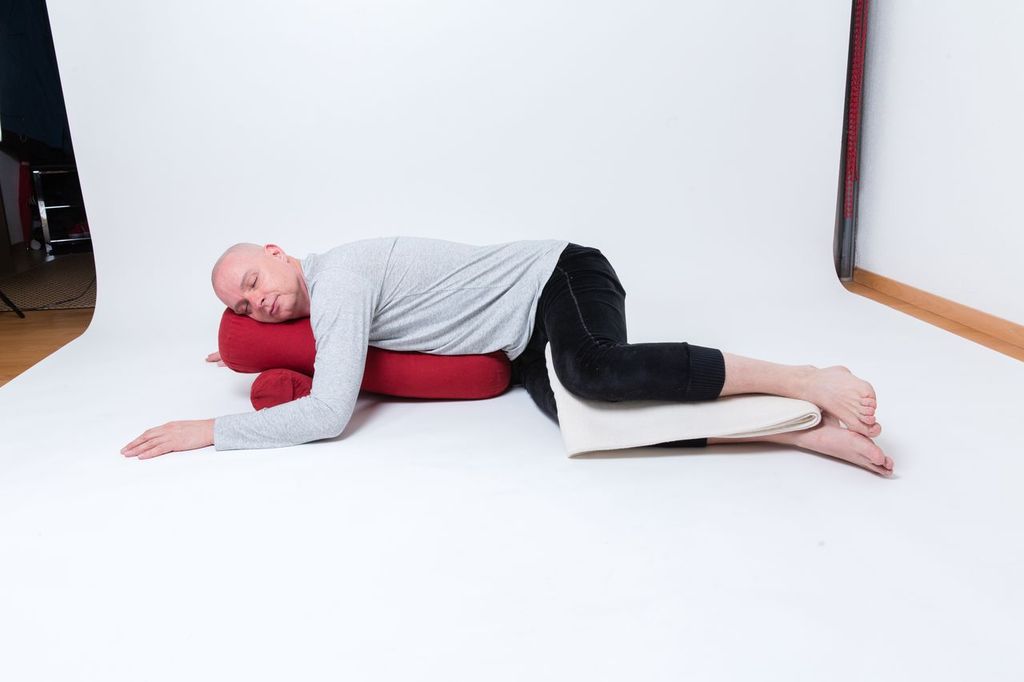 Yin Yoga Haltung mit René Hug_die Kunst des achtsamen Schmelzens Yin Yoga Haltung zum Loslassen