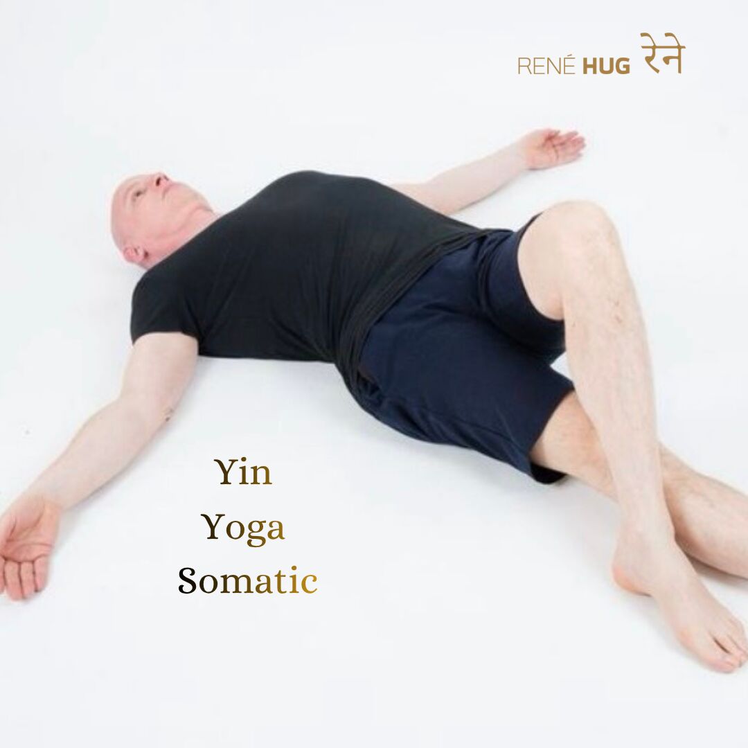 René Hug in einer Yoga Somatic Haltung